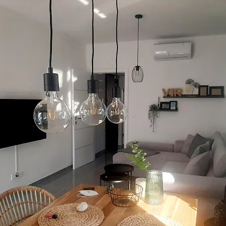 Juma Apartment Vir